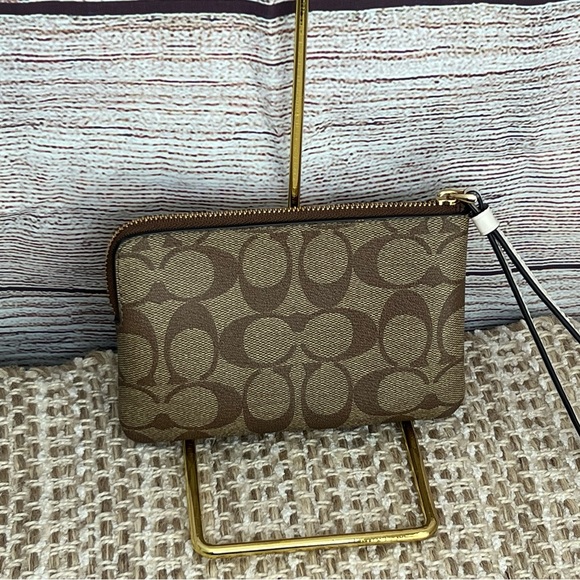 Coach signature canvas corner zip wristlet - Picture 4 of 5
